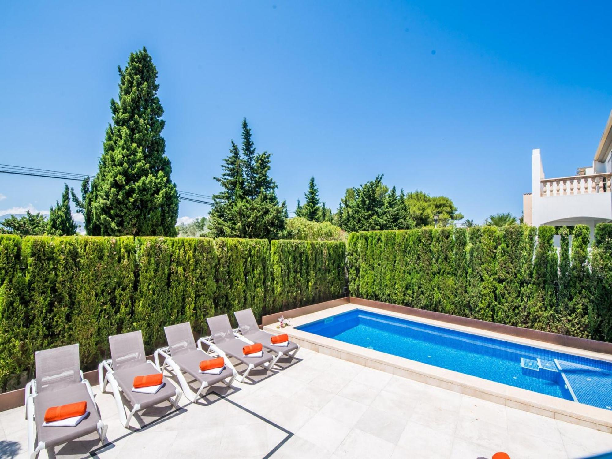 With Private Pool Ferienhaus *
